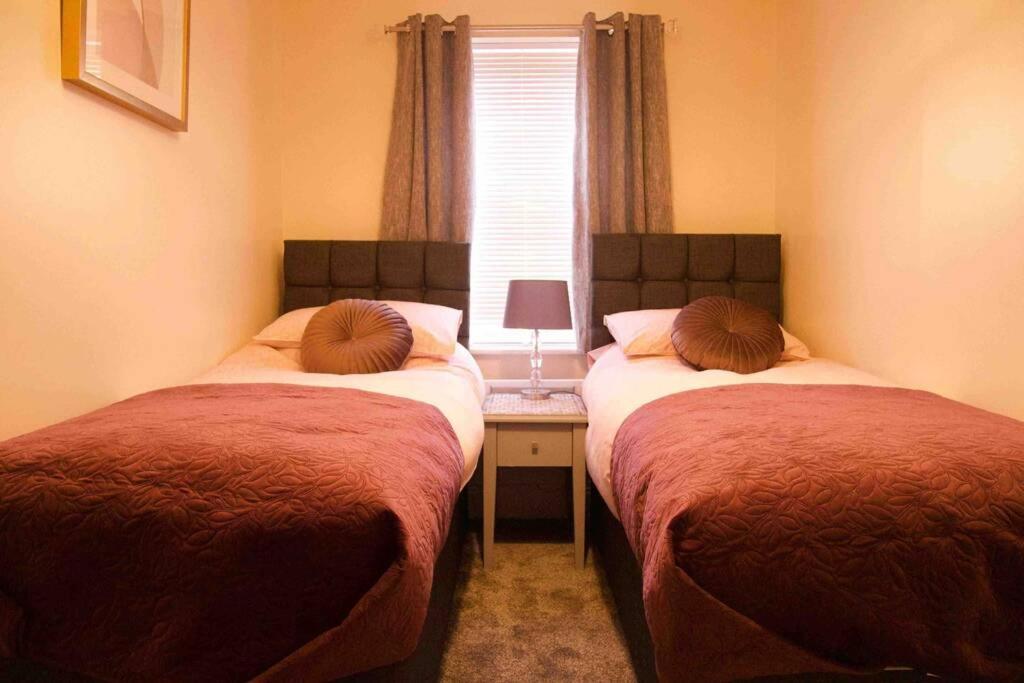 City Centre, Recently Renovated 2 Bedroom Flat Apartemen